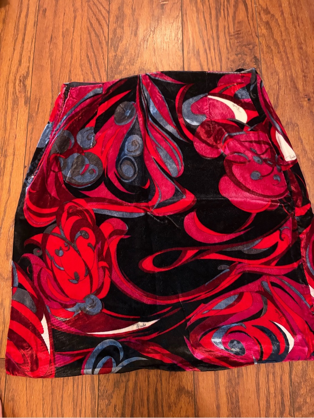 Women's Velvet Abstract Print Mini Skirt - Red & Black